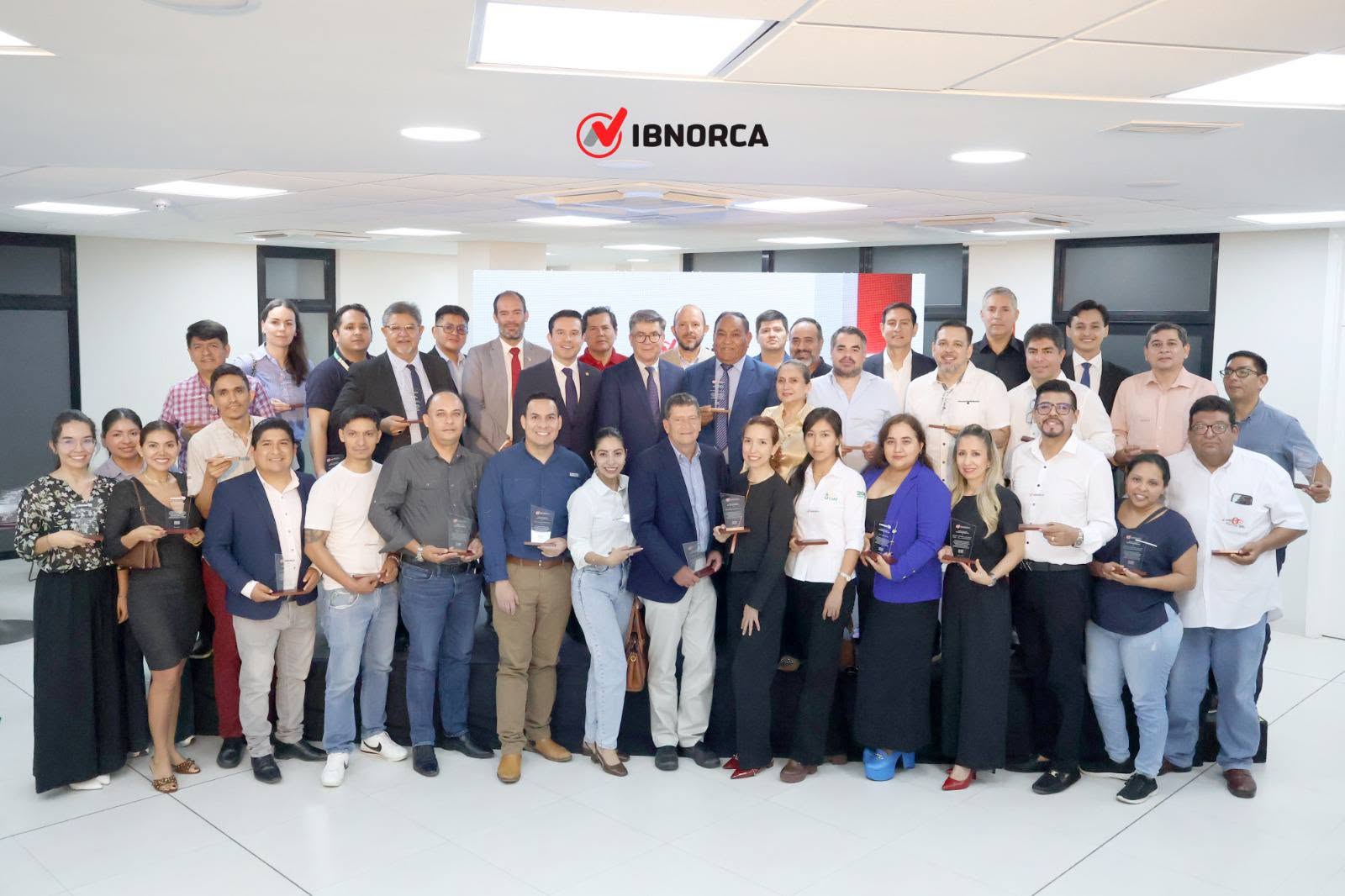 IBNORCA reconoce a organizaciones comprometidas con la  calidad en Santa Cruz y presenta la nueva NB/ISO 9001:2026
